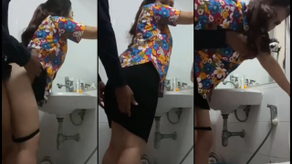 คลิปหลุดครูแอบเย็ดกัน คลิปหลุดในห้องน้ำ แอบถ่ายครูในโรงเรียนแอบมาเอากันในห้องน้ำ ตอนพักเที่ยง